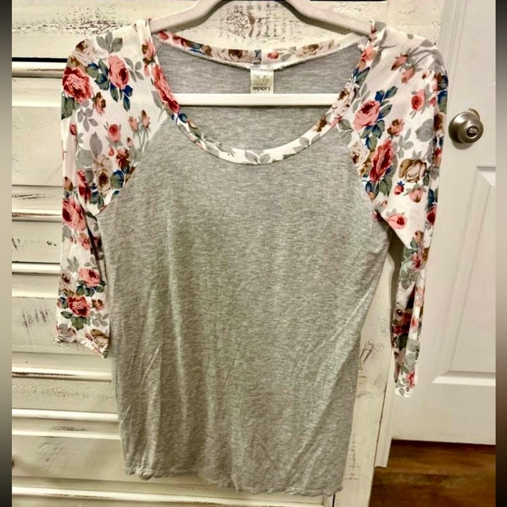 Floral Sleeve Gray Top